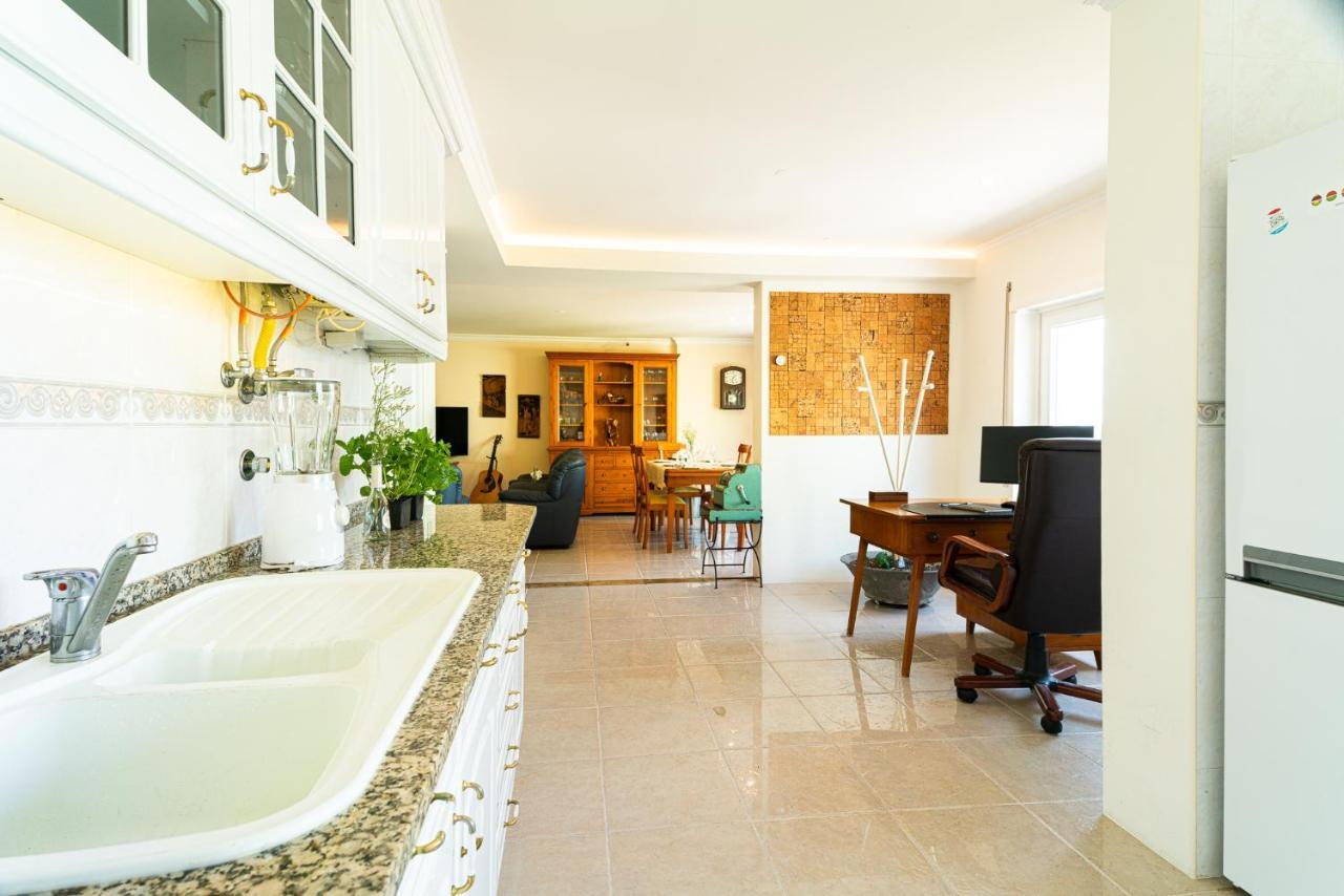 Family Comfort House Seixal  Bagian luar foto